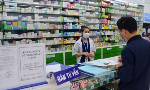 TP. Hồ Chí Minh: trên 90% học sinh các khối lớp 9 và 12 đi học trực tiếp trở lại trong ngày đầu tiên; huy động nhà thuốc tư nhân tham gia vào việc chăm sóc, điều trị F0 tại nhà.